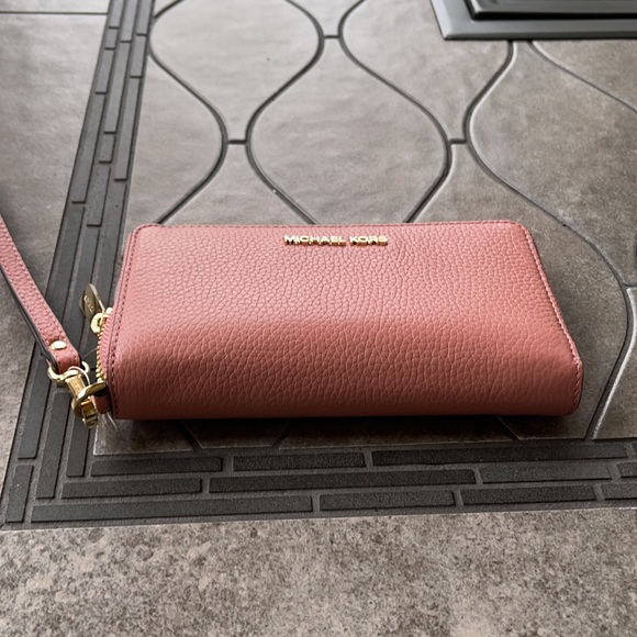 Michael Kors Large Flat MF Phone Case Leather Wallet in Sunset Rose - Picture 3 of 16